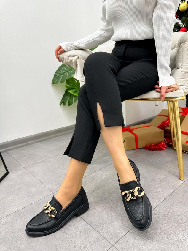 Siyah Fonde (Ling) Zincir Detay Kadın Loafer