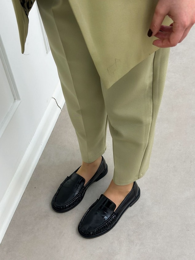 Siyah Kırışık Deri (Barry) Saraç Detaylı Düz Taban Kadın Loafer