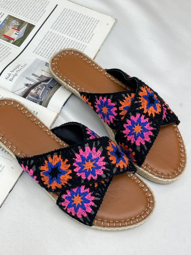 Siyah Örgü (Braid) Çiçek Detay Kadın Terlik