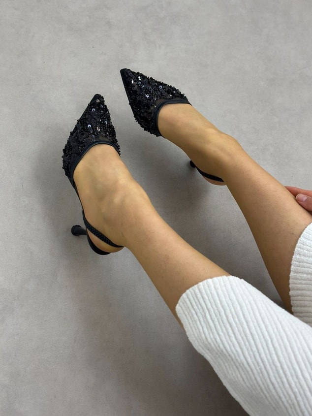 Siyah Pullu (Wely) Lastikli Kadın Stiletto