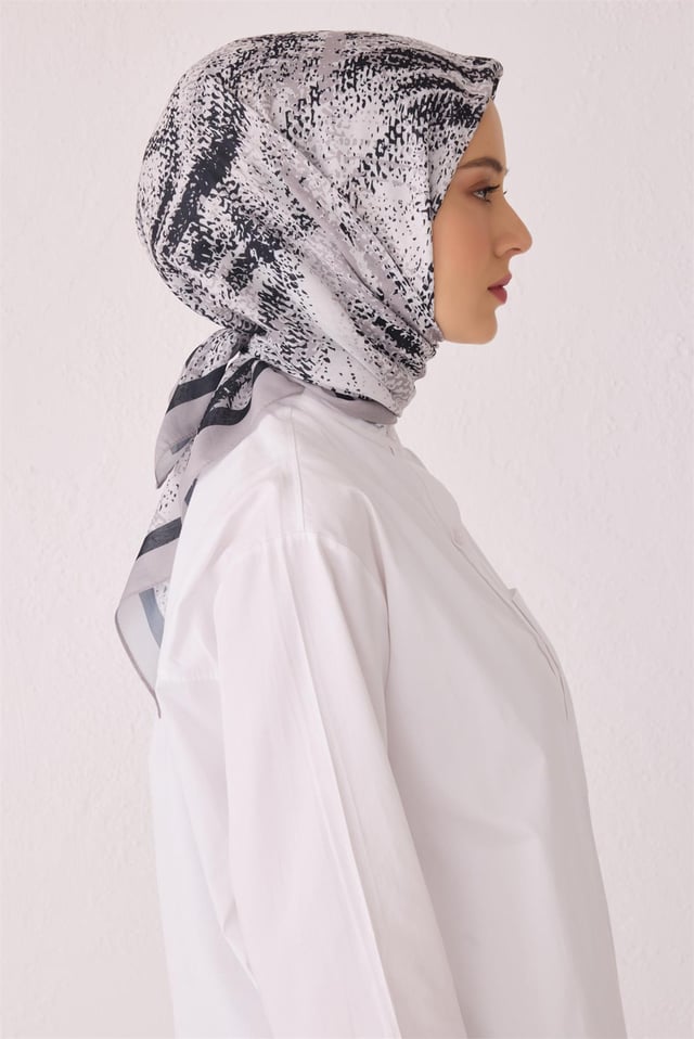Belli Çiçek Desen Siyah Bej Premium Soft Eşarp 2 - 03