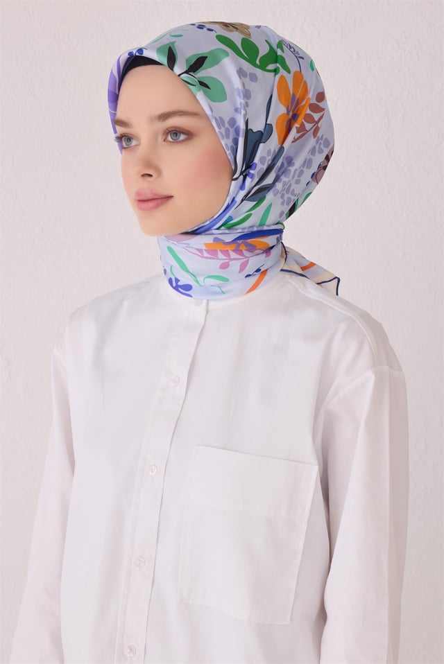 Mavi Çok Renkli Çiçek Desen %100 Twill İpek Eşarp 4043 - 37
