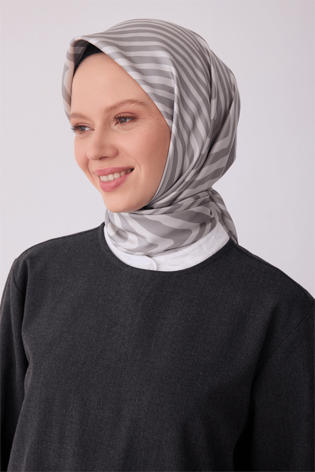 Ekru Geometrik Desen %100 Twill İpek Eşarp 4325 - 80