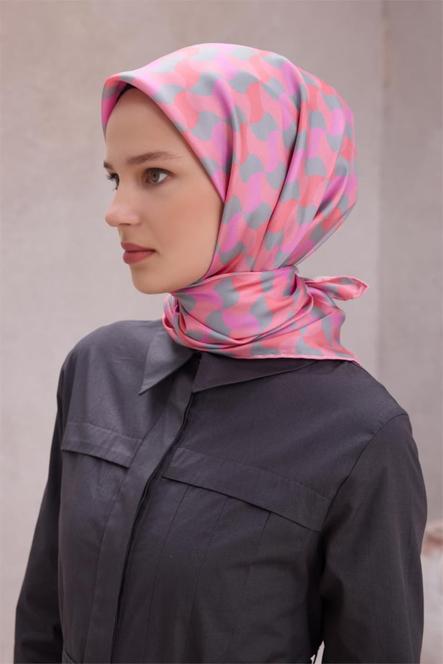Pembe Geometrik Desen %100 Twill İpek Eşarp 4211 - 84