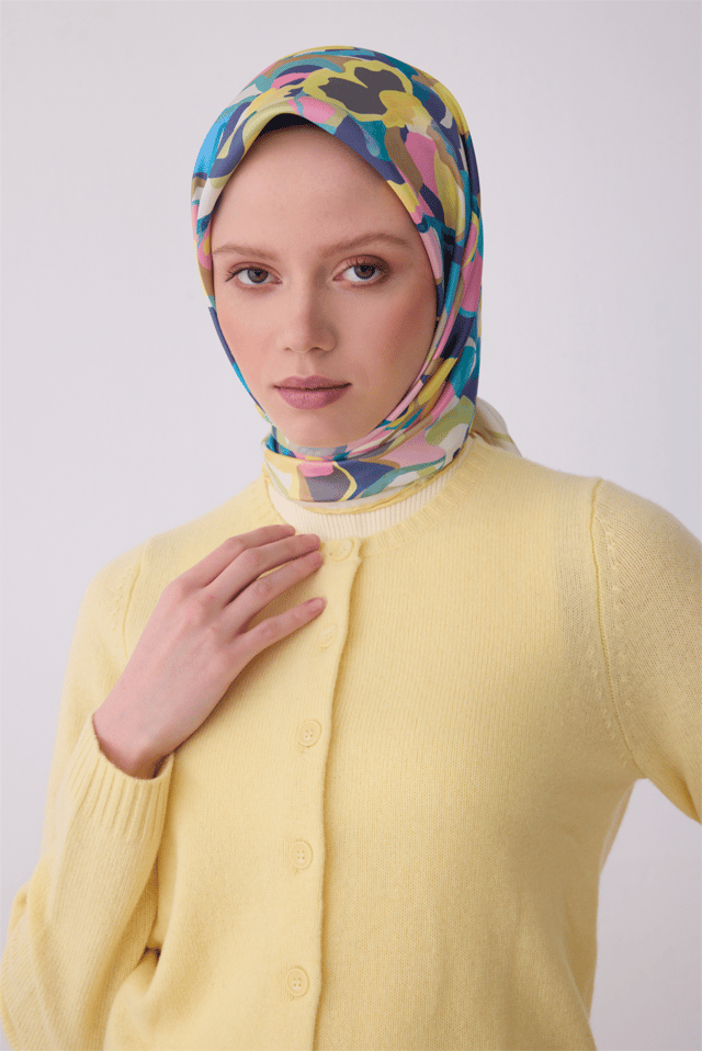 Sarı Çiçek Desen %100 Twill İpek Eşarp 4312 - 81