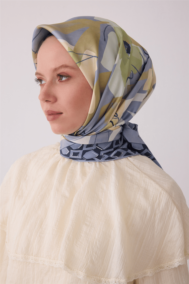 Mavi Çiçek Deseni %100 Twill İpek Eşarp 4426-53