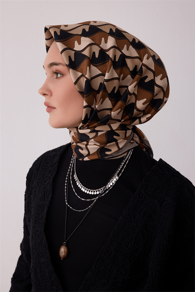 Siyah Geometrik Desen %100 Twill İpek Eşarp 4406-05