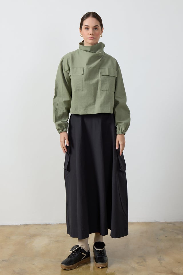 Yeşil Yaka Detaylı Paraşüt Sweat