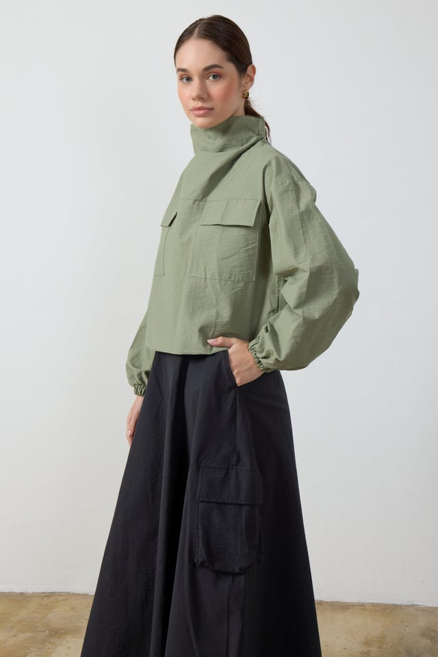 Yeşil Yaka Detaylı Paraşüt Sweat
