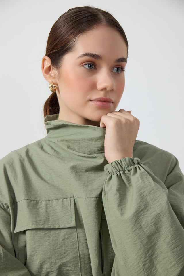 Yeşil Yaka Detaylı Paraşüt Sweat