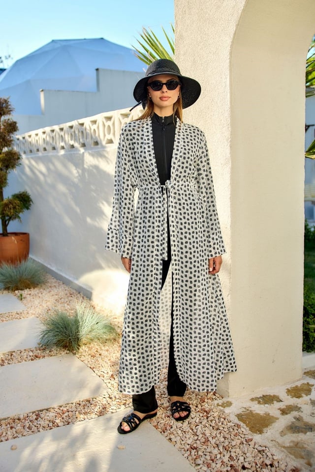 Beyaz-Siyah Monogram Desenli Pareo Kimono