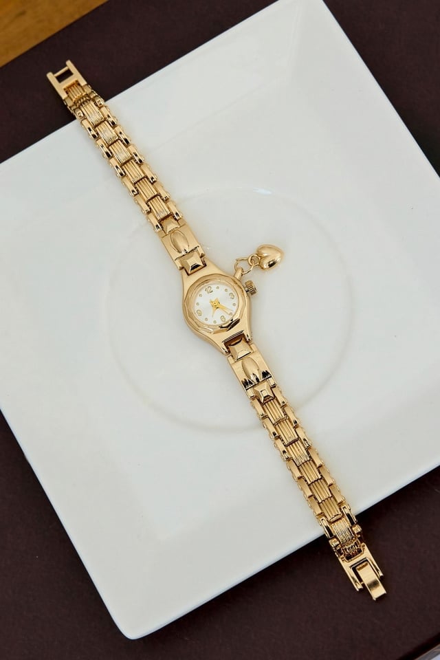 Gold Charm Detaylı Kol Saati