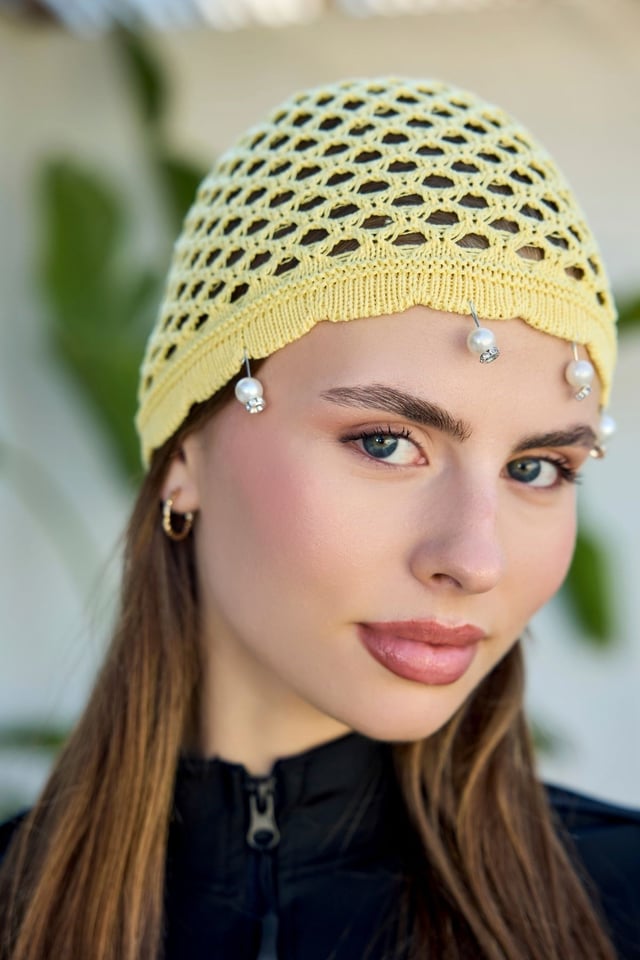 Sarı İnci İşlemeli File Örgü Bere Bandana