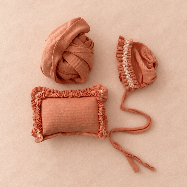 Somon Yenidoğan Wrap Set – Şapka, Wrap ve Pozlandırma Yastığı