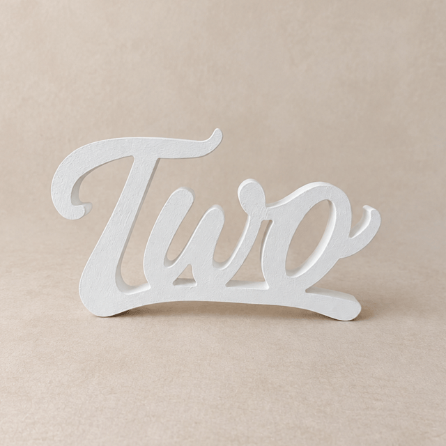 Beyaz Ahşap “Two” Yazısı – 2 Yaş Fotoğraf Çekim Aksesuarı