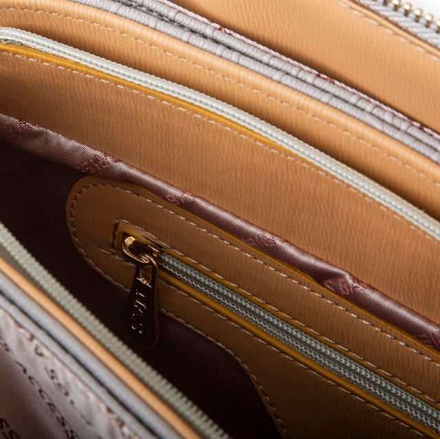 Nas Bag Kadın Çapraz Çanta Kalın Ayarlanabilir Askılı Çanta Gri Camel   Gofraj (En: 26 cm,  Boy: 22 cm )