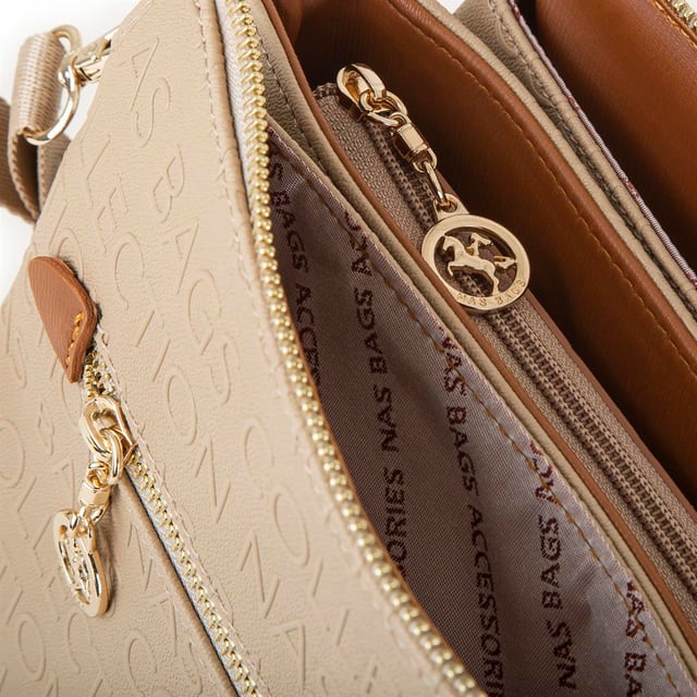 Nas Bag Kadın Çapraz Çanta Kalın Ayarlanabilir Askılı Çanta Kum Taba  Gofraj (En: 26 cm,  Boy: 22 cm )