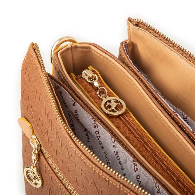 Nas Bag Kadın Çapraz Çanta Kalın Ayarlanabilir Askılı Çanta Taba Camel  Gofraj (En: 26 cm,  Boy: 22 cm )