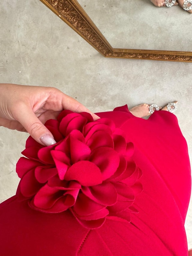 Gül Broş Detaylı Vatkalı Krep Elbise Kırmızı