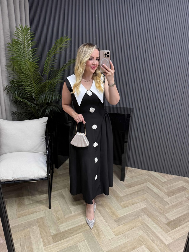 Gül Detaylı Prenses Model Elbise Siyah