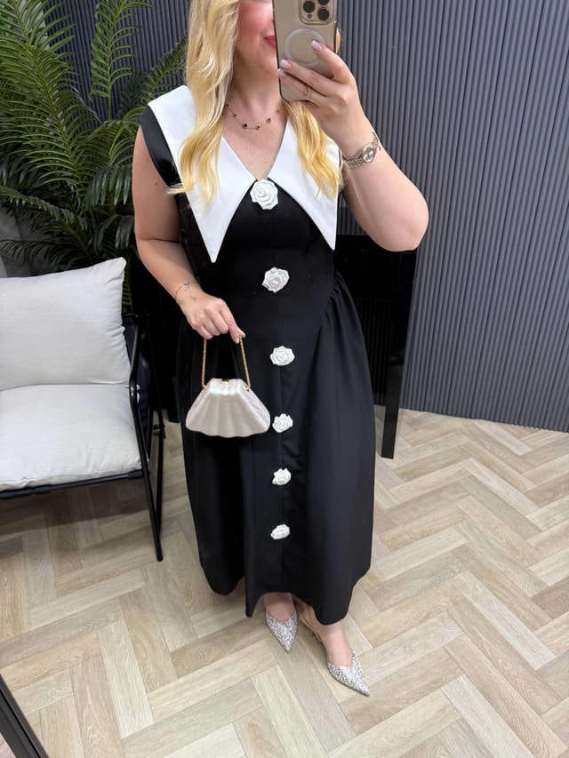 Gül Detaylı Prenses Model Elbise Siyah