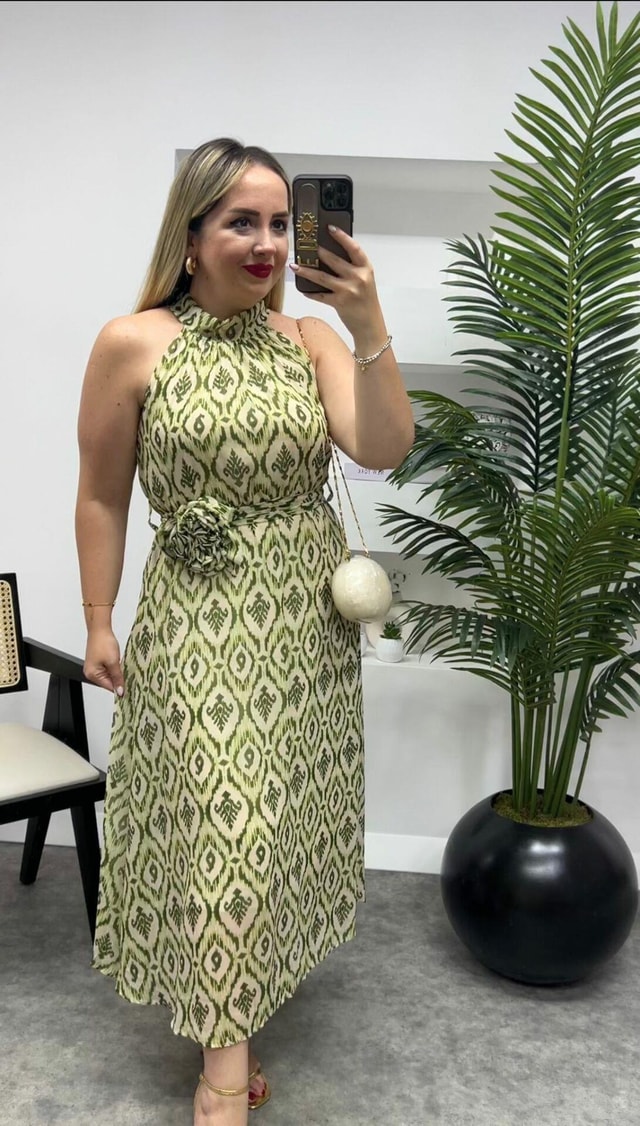 Halter Yaka Gül Aksesuarlı Şifon Elbise Yeşil
