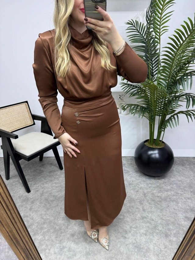 Kayla Özel Tasarım Vatkalı Saten Elbise Kahverengi