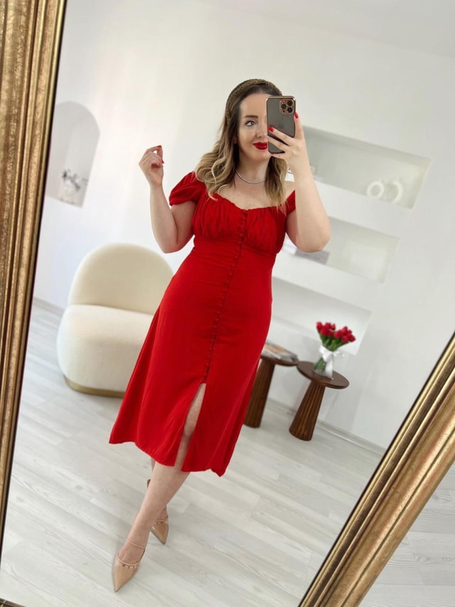 Kirmizi Prenses Model Güğmeli Elbise
