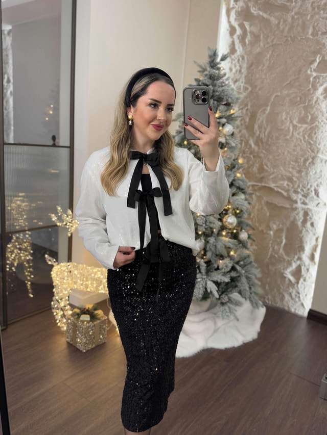 Marka Model Fiyonk Detaylı Beyaz Ceket