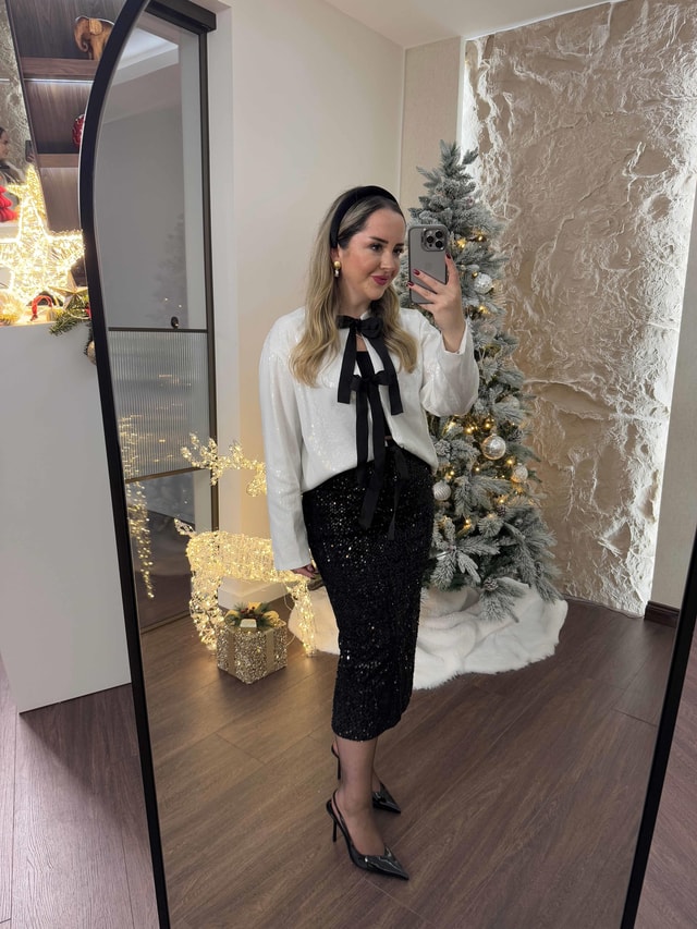 Marka Model Fiyonk Detaylı Beyaz Ceket