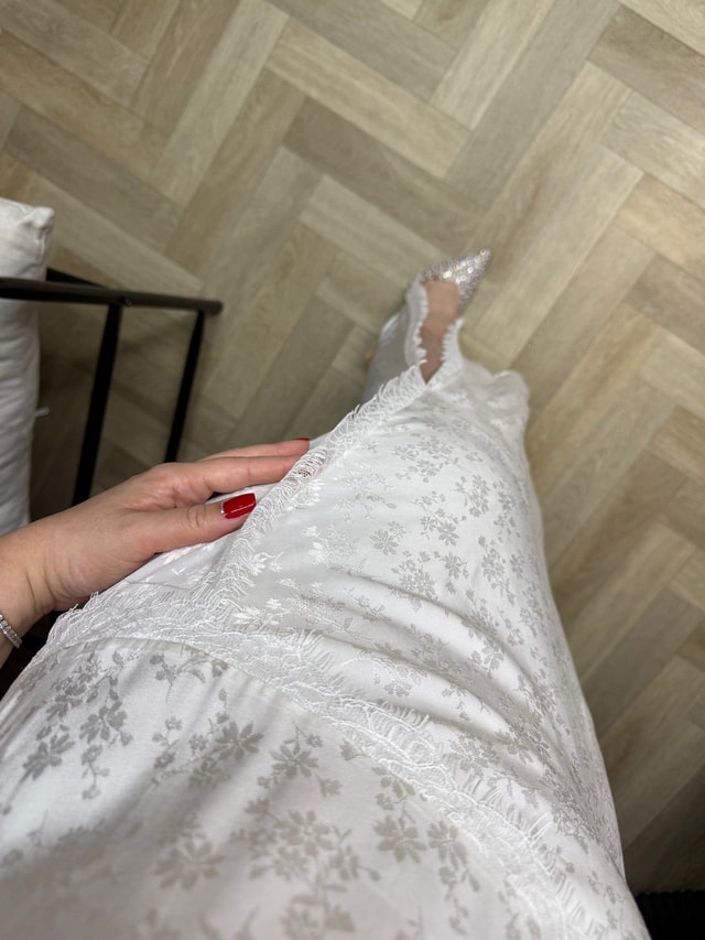 Orj Marka Model Dantel Detaylı Beyaz Saten Elbise 