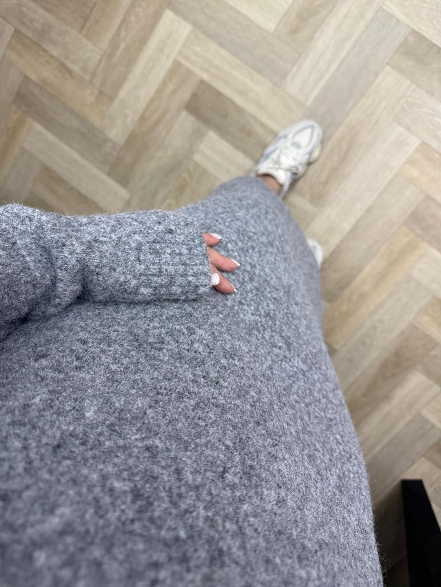 Yumoş Dokuda Triko Elbiseler Gri