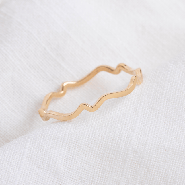 Minimalist Wavy Zigzag Stackable Solid Gold Ring
