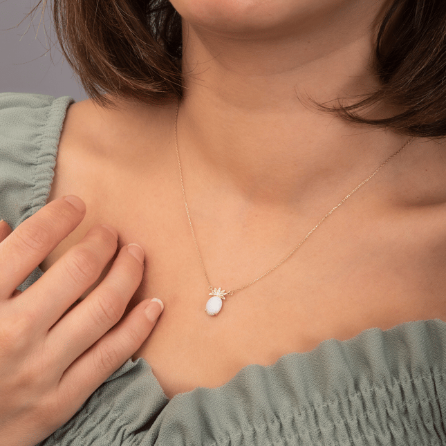Oval Opal Taç Yaprak Ananas Altın Kolye