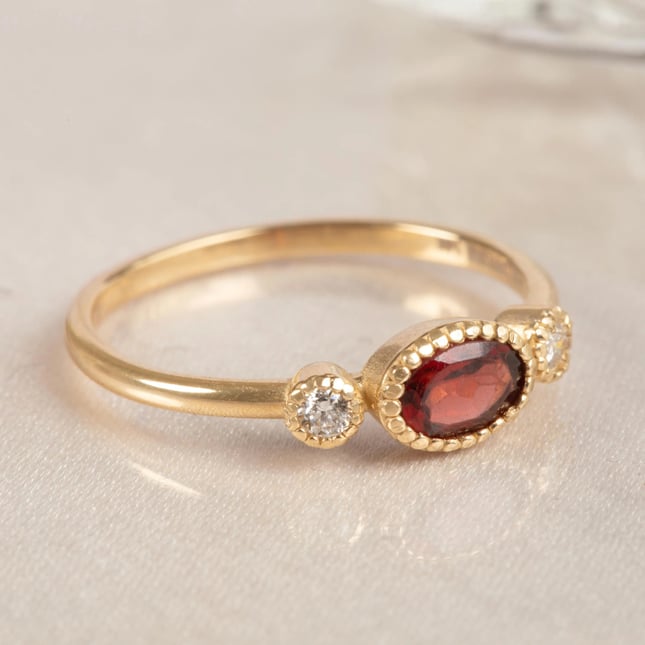 Garnet Pırlanta Işıltısı Altın Yüzük