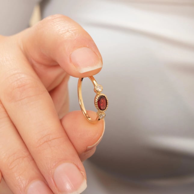 Garnet Pırlanta Işıltısı Altın Yüzük