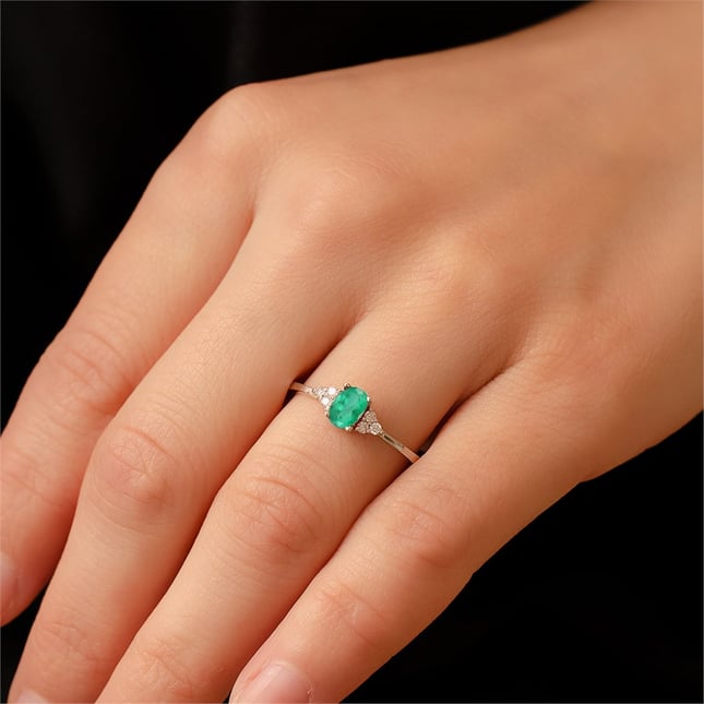 0.10 Ct Diamond Oval Emerald Cluster Solid Gold Ring