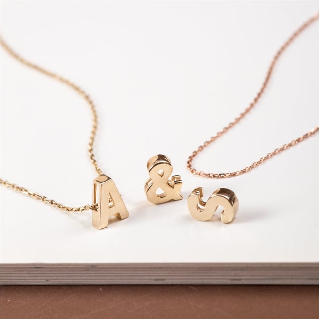 Monogram Minimalist Kübik Harf Altın Kolye