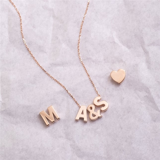Monogram Minimalist Kübik Harf Altın Kolye