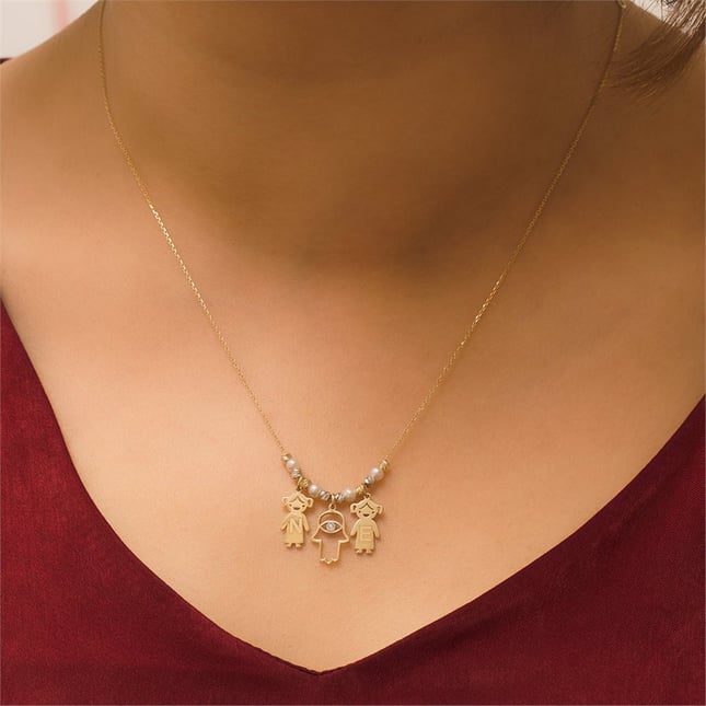 Hamsa ve Çocuk Figürlü İncili Altın Şans Kolyesi
