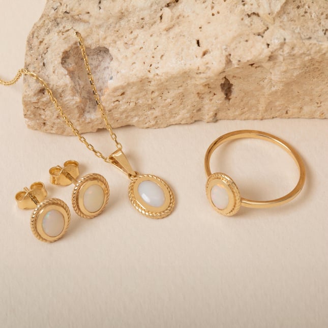 Minimal Oval Opal Altın Kolye