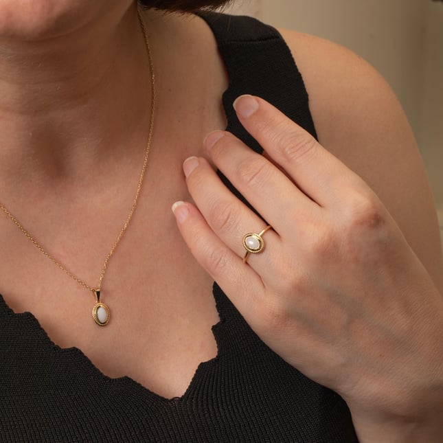 Minimal Oval Opal Altın Kolye
