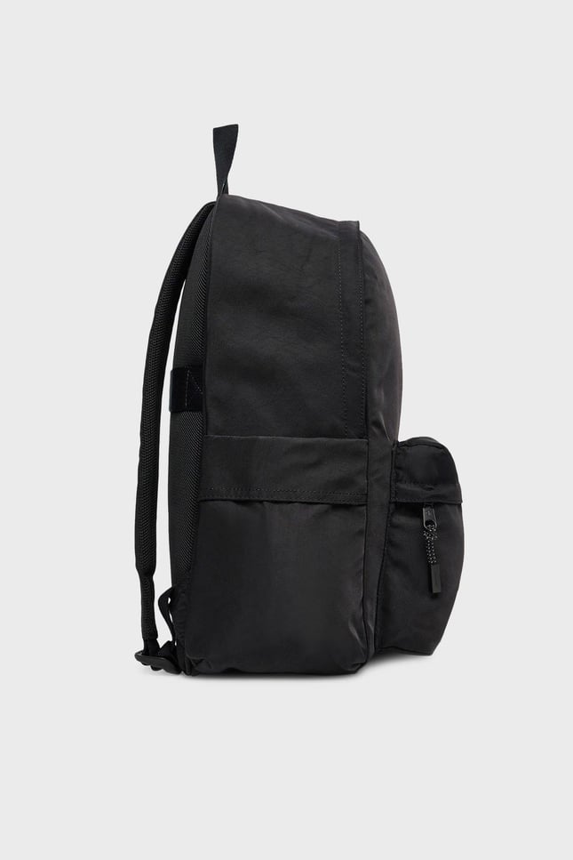 Calvin Klein Erkek Ayarlanabilir Askılı Fermuarlı Ön Cepli Logolu Siyah Sırt Çantası LV04D3114G-UB1