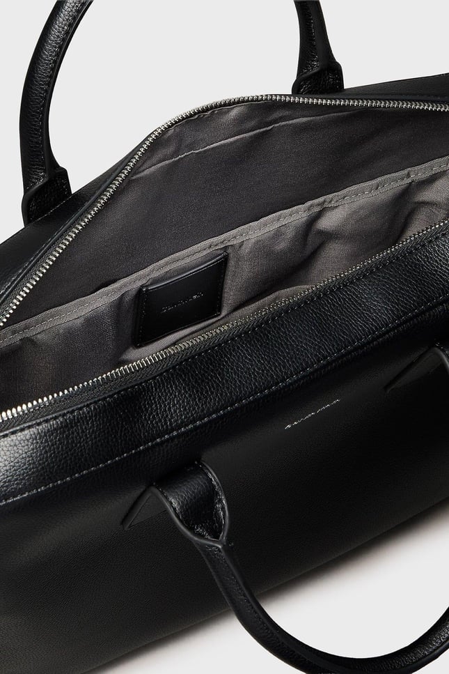 Calvin Klein Erkek Çıkarılabilir ve Ayarlanabilir Askılı Fermuarlı Siyah Laptop & Evrak Çantası LV04D3157G-UB1