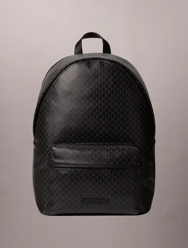 Calvin Klein Erkek Fermuar Kapama Küçük Bölme CK Yazı Desen Deri Metal Logo Siyah Sırt Çantası LV04D3313G-UB1