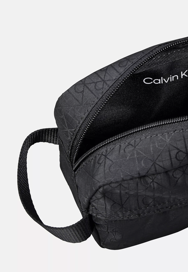 Calvin Klein Erkek Monogram CK Logolu Fermuarlı Siyah Omuz Çantası LV04D1190G-UB1