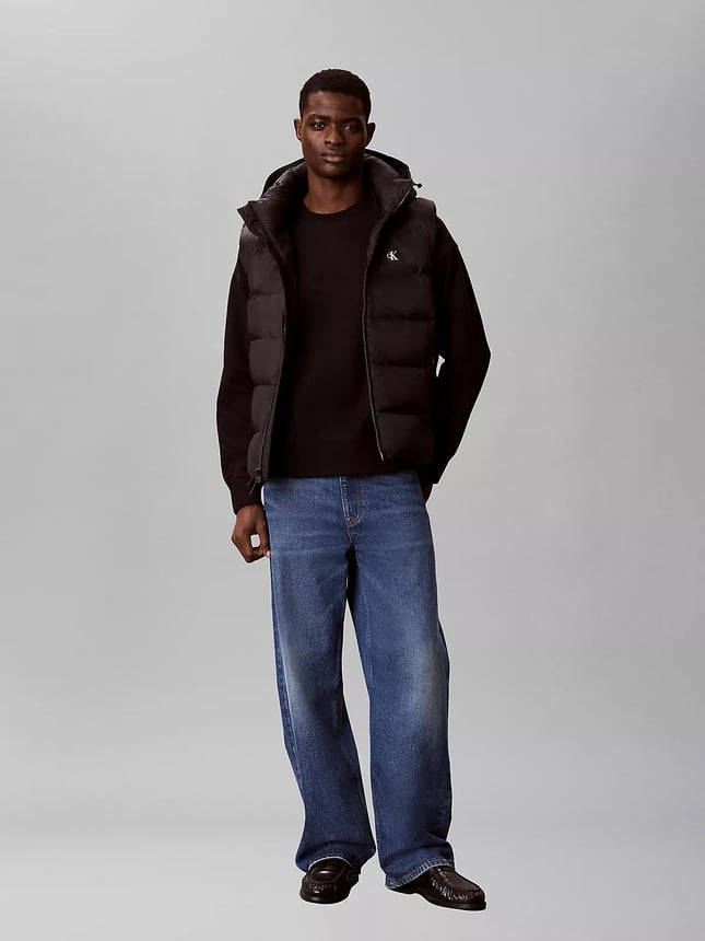 Calvin Klein Erkek Normal Kalıp Kuş Tüyü Dolgulu Kapitone Desenli Çıkarılabilir Kapüşonlu Siyah Yelek LV04RG514G-UB1