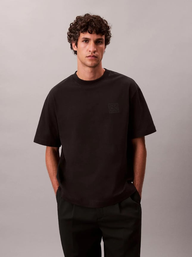 Calvin Klein Calvin Klein Erkek Regular Fit Pamuklu Göğüste CK Logolu Bisiklet Yaka Kısa Kollu Siyah T-Shirt LV04LD224G-UB1