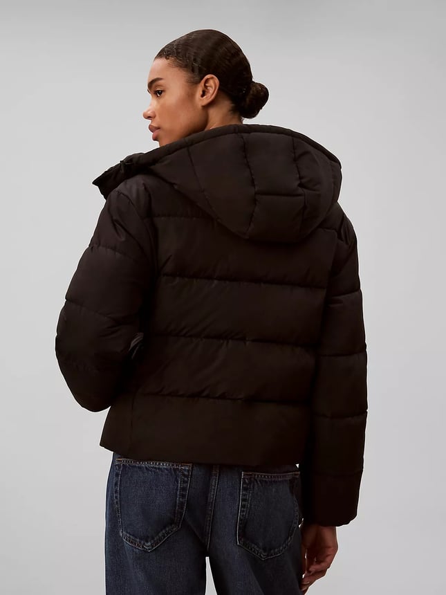 Calvin Klein Kadın Boxy Fit Kısa Boy Su ve Rüzgar İtici Çıkarılabilir Kapüşonlu Siyah Mont LV047H504G-UB1