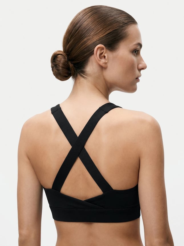 Calvin Klein Kadın Çapraz Sırt Detay Slim Fit V Yaka Askılı Düz Siyah Spor Büstiyer LVGWF5K147-UB1